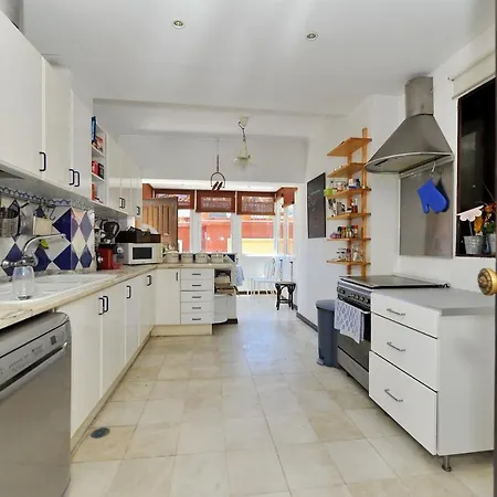 House With 5 Bedrooms In With Wonderful City View Enclosed Garden And Wifi * Lisboa