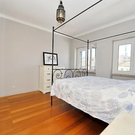 Holiday home House With 5 Bedrooms In With Wonderful City View Enclosed Garden And Wifi